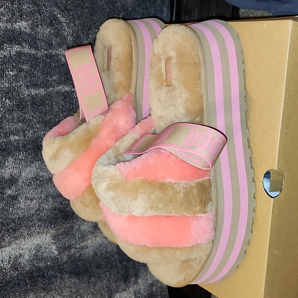 Ugg Slide - Picture 2 of 8